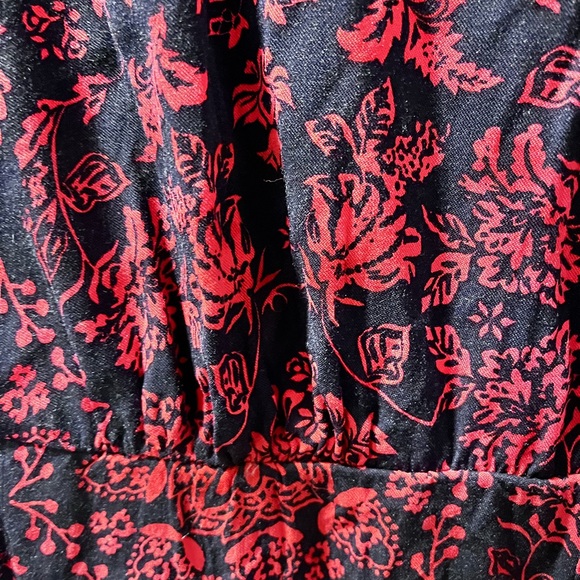 Torrid Red and Navy Blue Floral Dress Size 1 - Picture 3 of 7